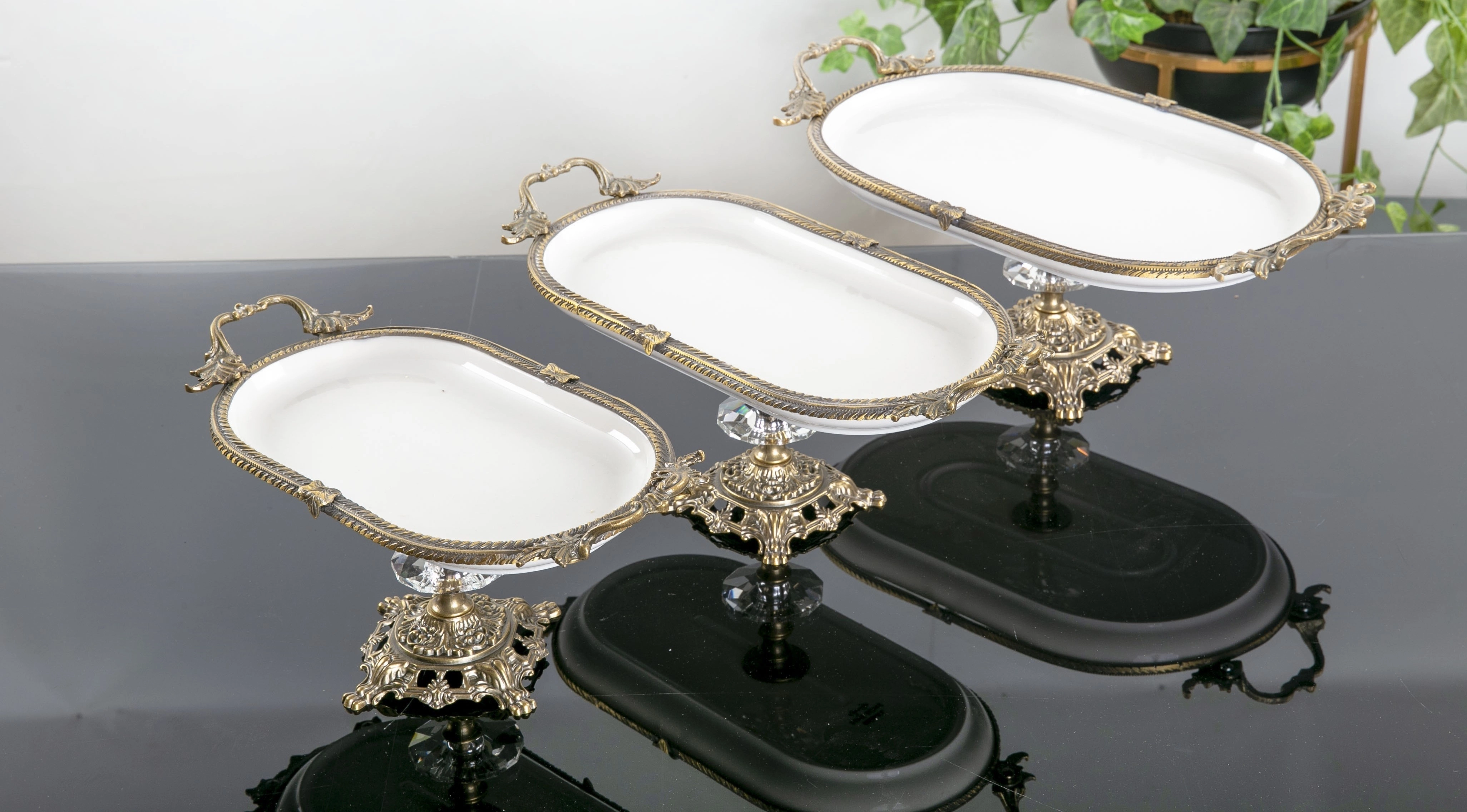30X16 CM PORSELEN OVAL KULPLU AYAKLI SUNUM OKSİT