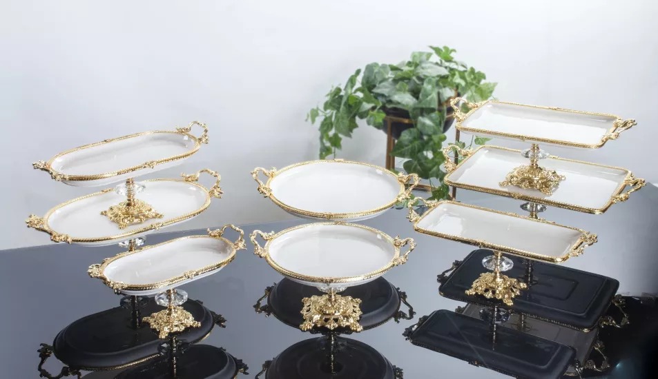 8 PARÇA PORSELEN  KULPLU AYAKLI SUNUM ALTIN