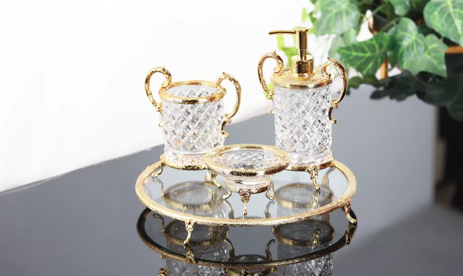 4 PARÇA KULPLU BANYO SETİ ALTIN